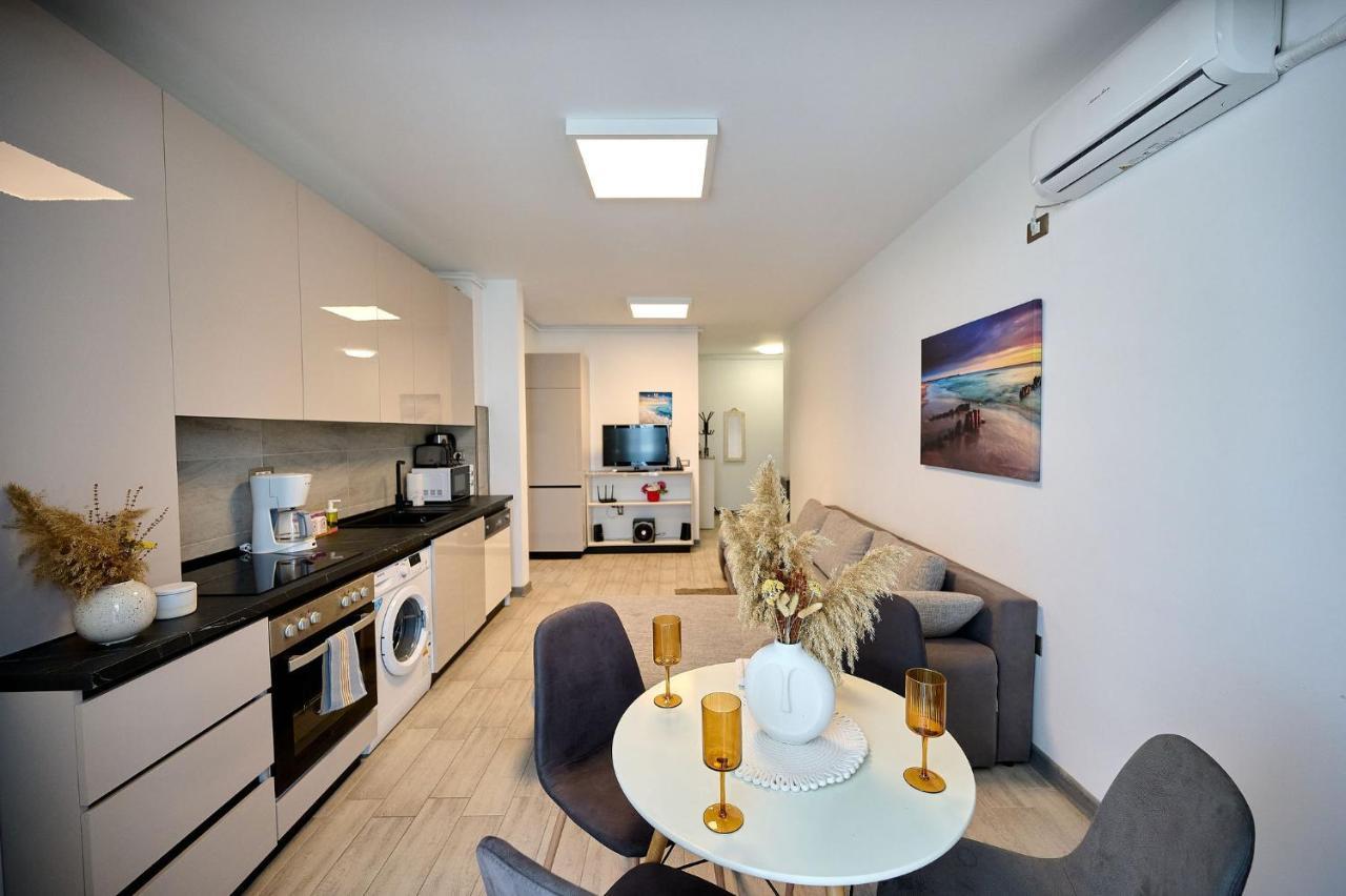 Paradise Sea View 2Bd Apt Spa N Pools Beach Resort นาโวดาริ ภายนอก รูปภาพ